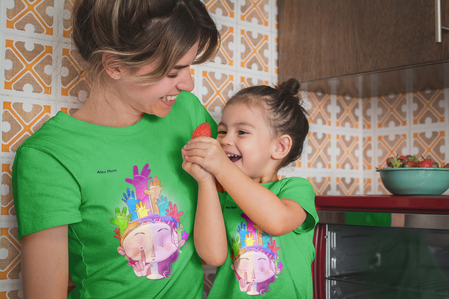 Camiseta Manos arriba chica